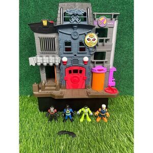 Imaginext Super Friends Gotham City PD Jail Penguin Playset with Penguin